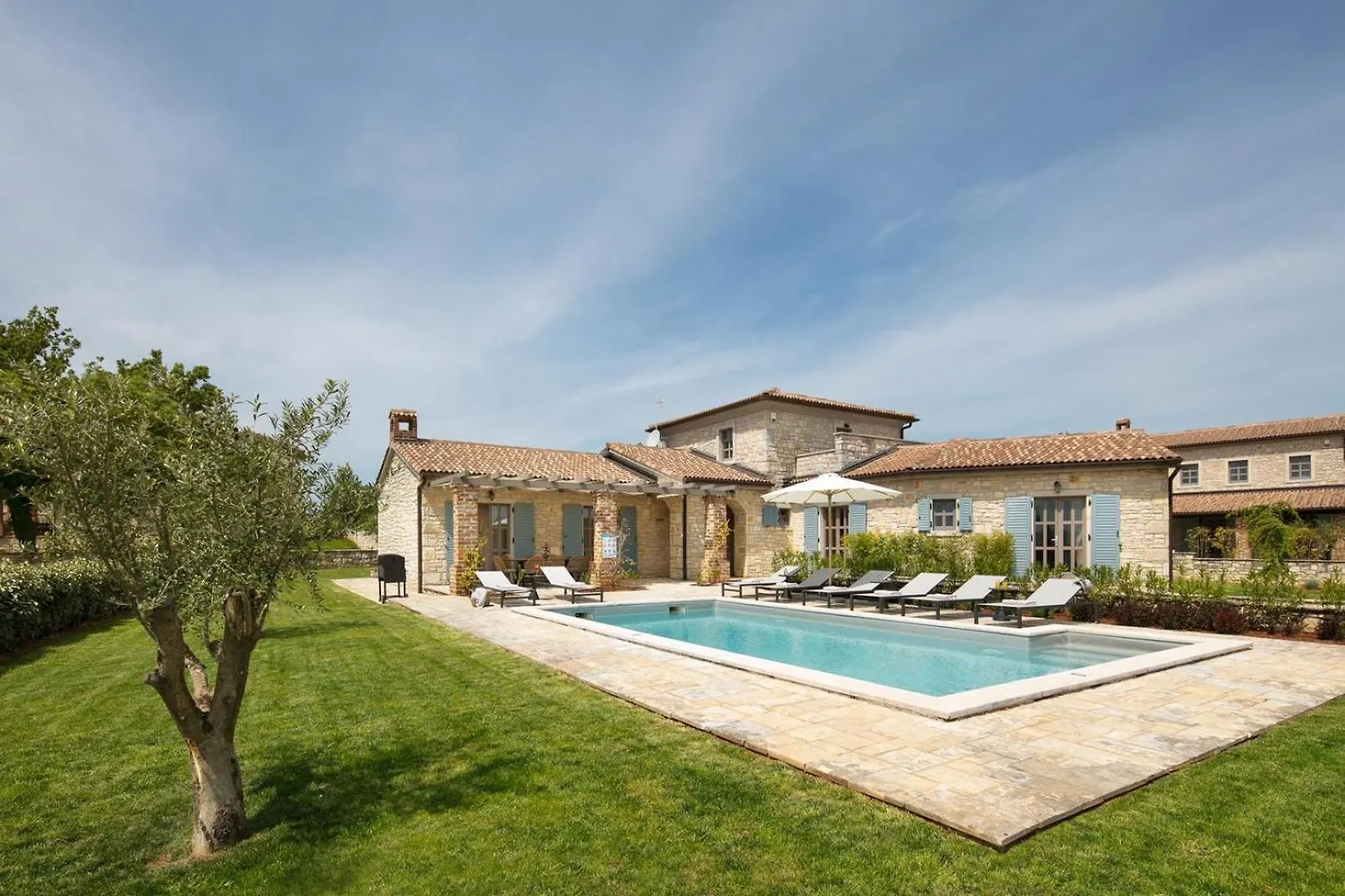 Rustic Villa Calluna & Cardamine With A Pool Sveti Lovrec Pazenaticki