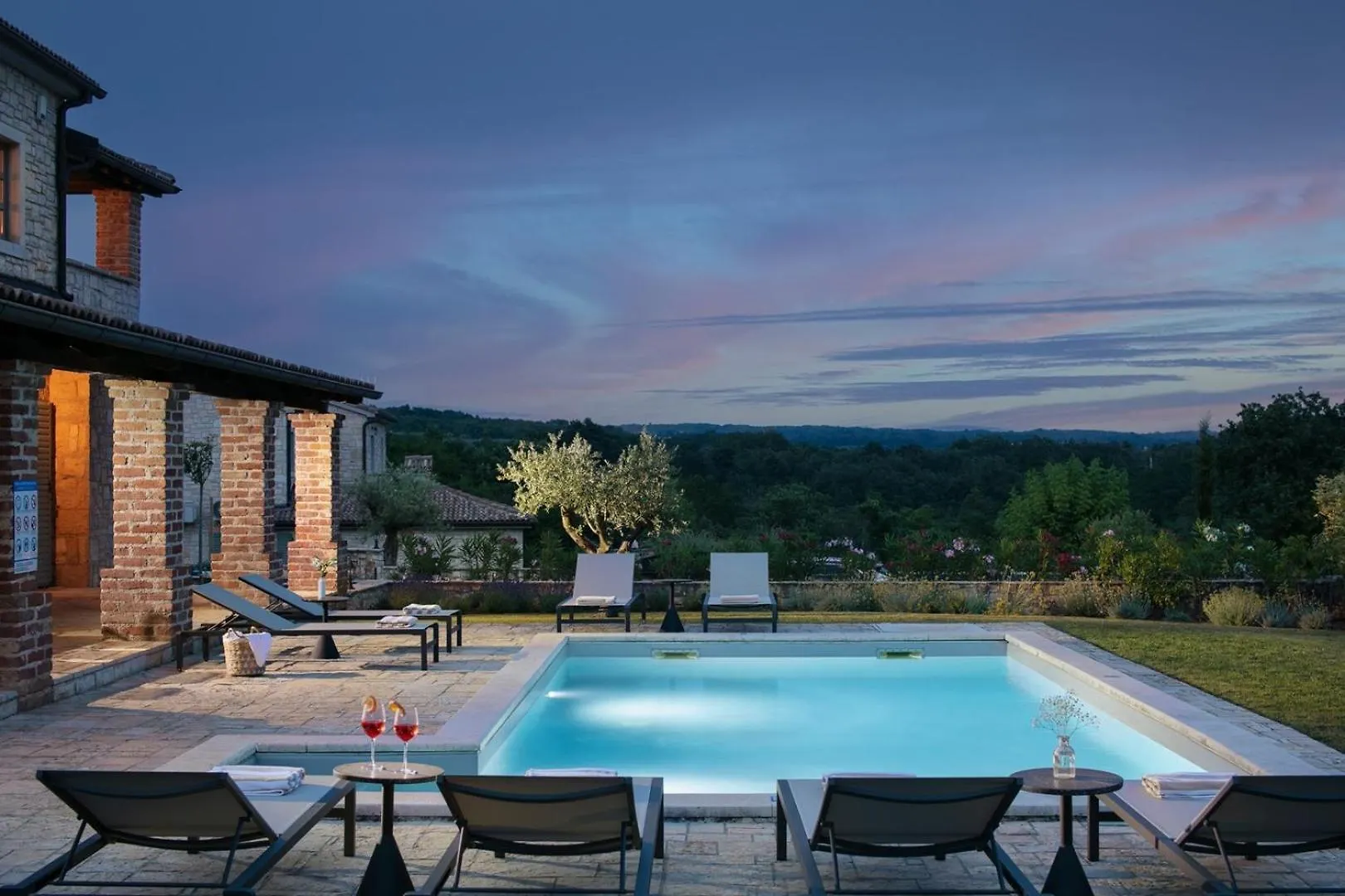 Rustic Villa Calluna & Cardamine With A Pool Sveti Lovrec Pazenaticki