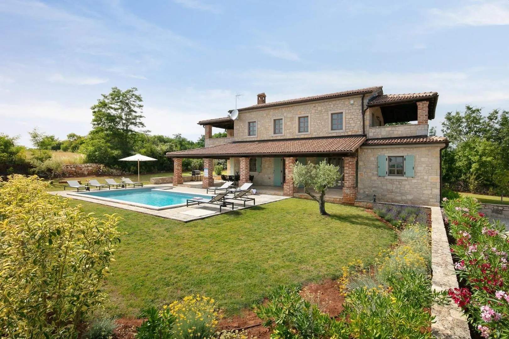 Rustic Villa Calluna & Cardamine With A Pool Sveti Lovrec Pazenaticki 0*,  Croatia